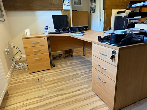 Two shaped corner office - l-shaped,