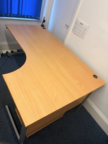 Large corner desk - ,, cable